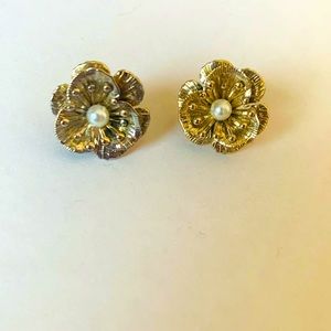 LC Lauren Conrad flower and Pearl earrings